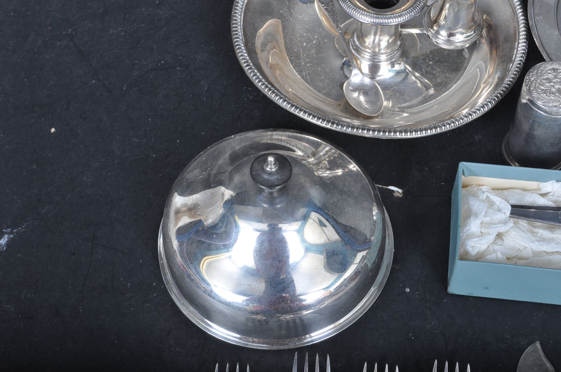 COLLECTION OF VINTAGE 20TH CENTURY SILVER PLATE ITEMS - Bild 4 aus 7