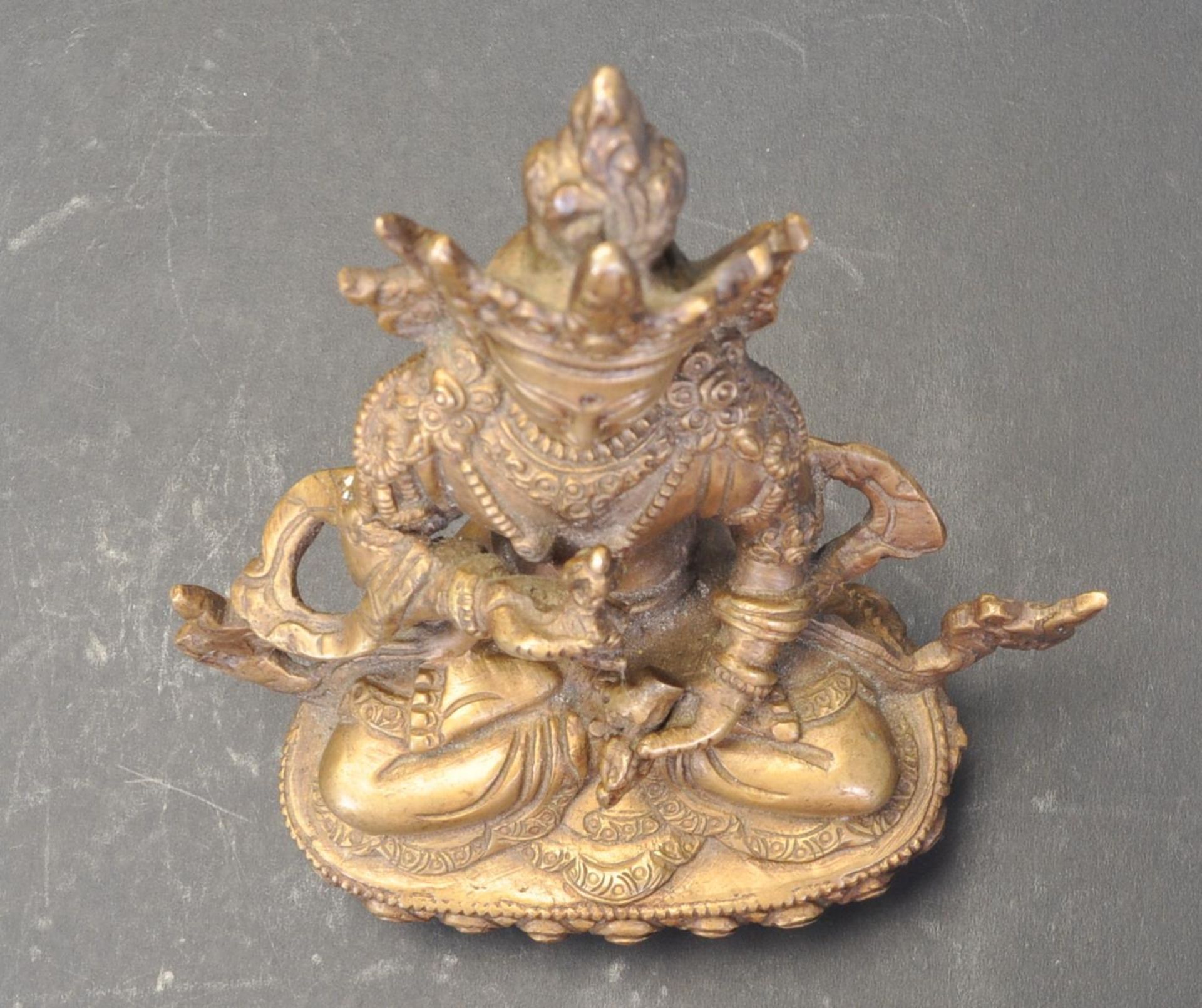 EARLY 20TH CENTURY CHINESE TIBETAN BRASS BUDDHA - Bild 5 aus 6