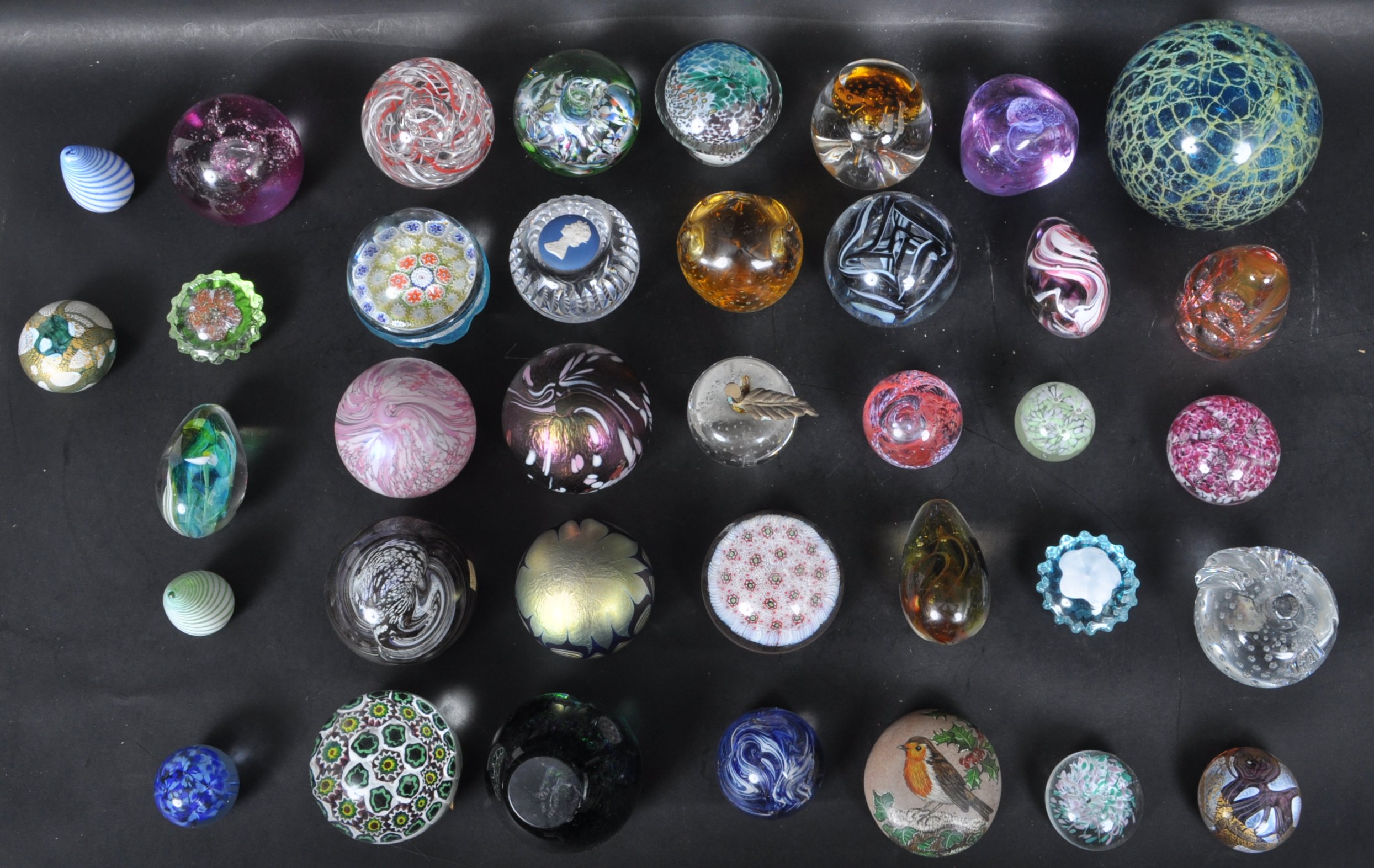 LARGE COLLECTION OF VINTAGE STUDIO ART GLASS PAPERWEIGHTS