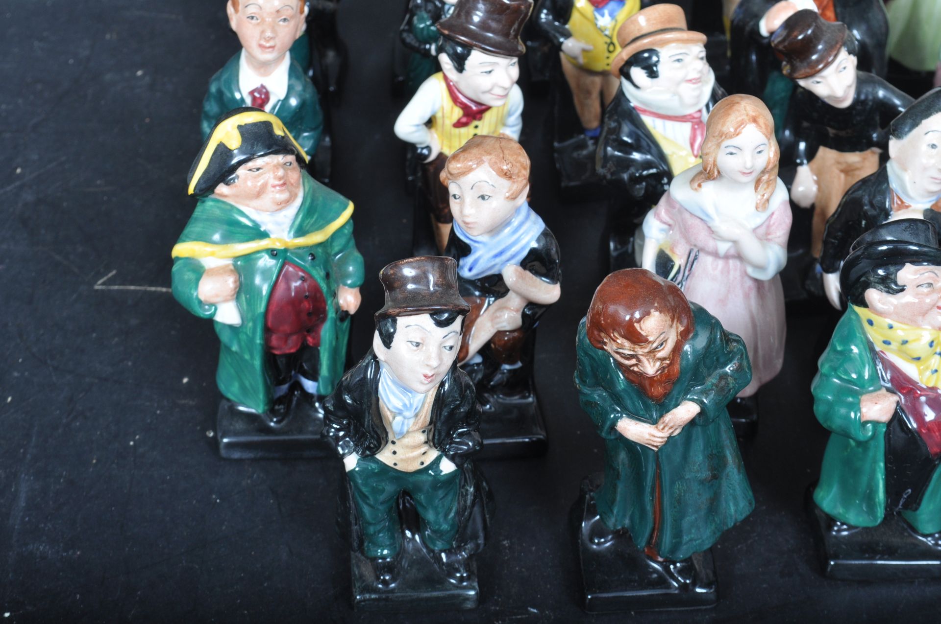 24 ROYAL DOULTON CERAMIC FIGURINES - Bild 6 aus 6