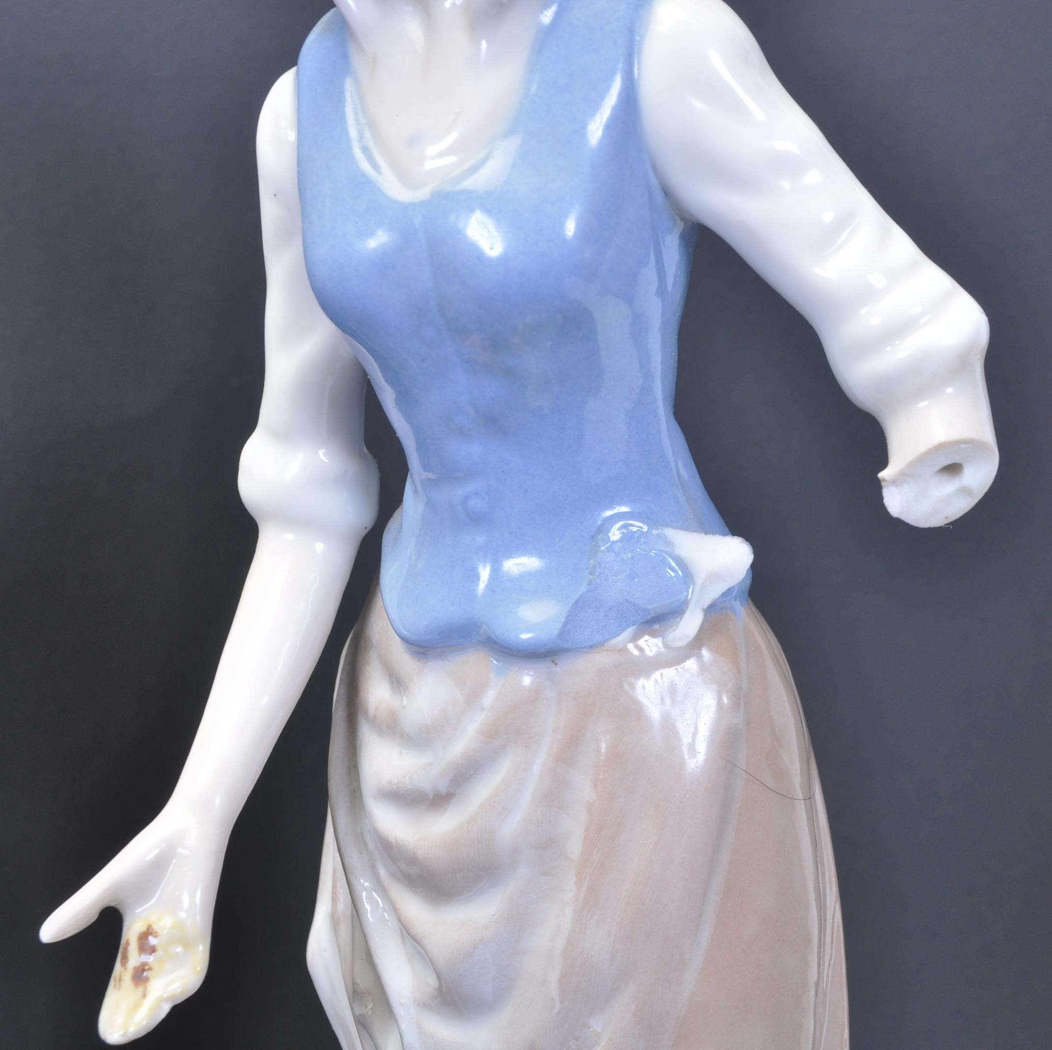 COLLECTION OF 20TH CENTURY LLADRO / NAO STYLE FIGURINES - Image 5 of 7