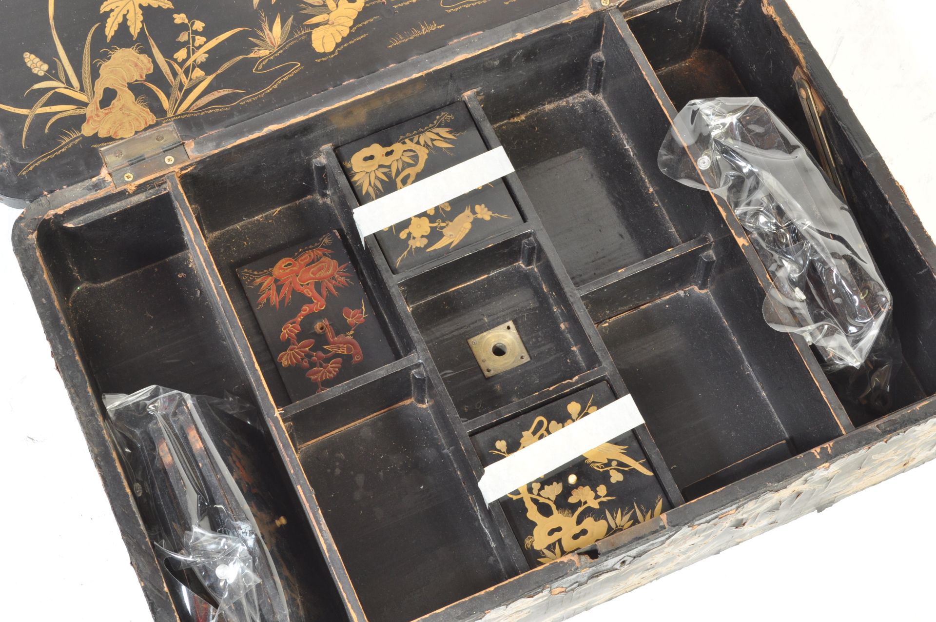 20TH CENTURY CHINESE ORIENTAL BLACK LACQUER BOX - Bild 4 aus 6