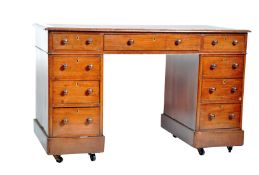 19TH CENTURY VICTORIAN MAHOGANY TWIN PEDESTAL DESK