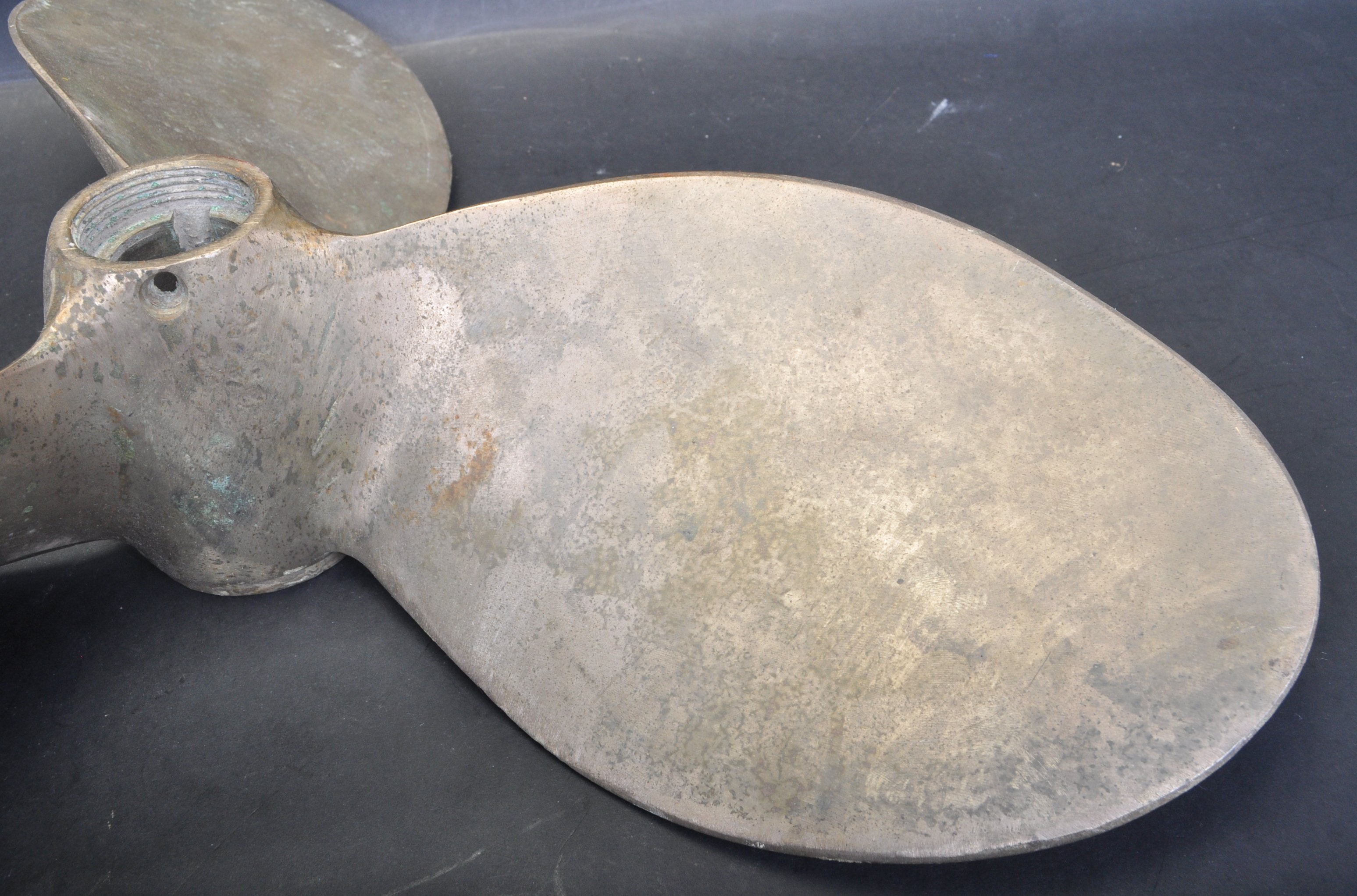 MID 20TH CENTURY SOLID BRONZE BOAT / SHIP PROPELLER - Image 2 of 4