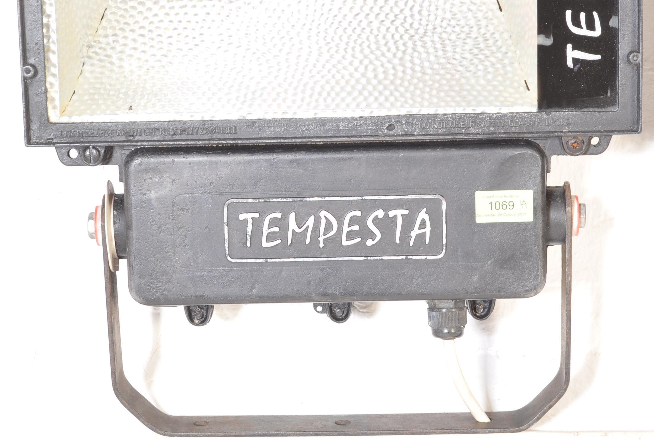 SET OF FOUR TEMPESTA 2 FLOODLIGHTS - Image 4 of 4