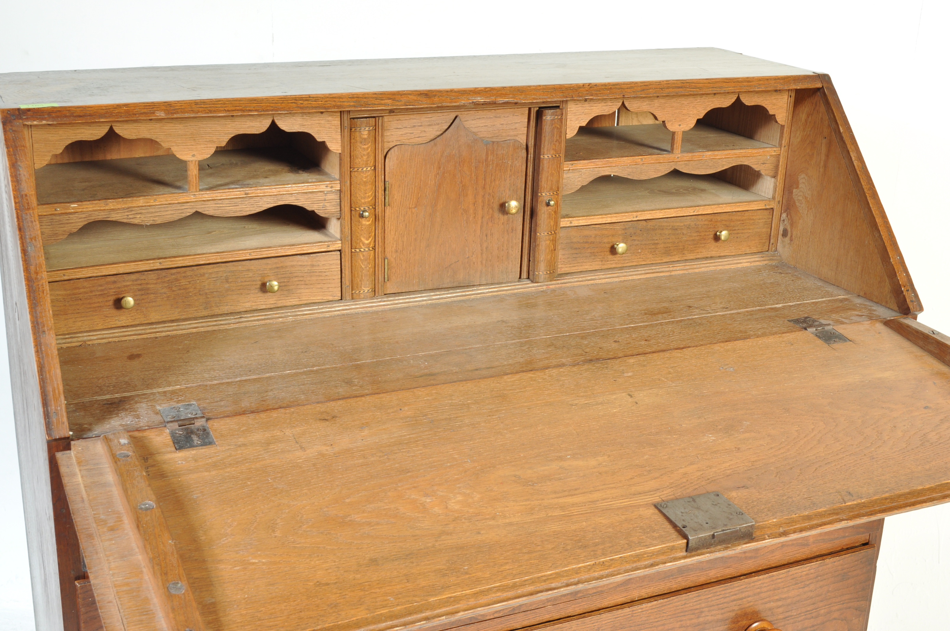 EARLY 19TH CENTURY GEORGIAN OAK BUREAU - Image 7 of 11