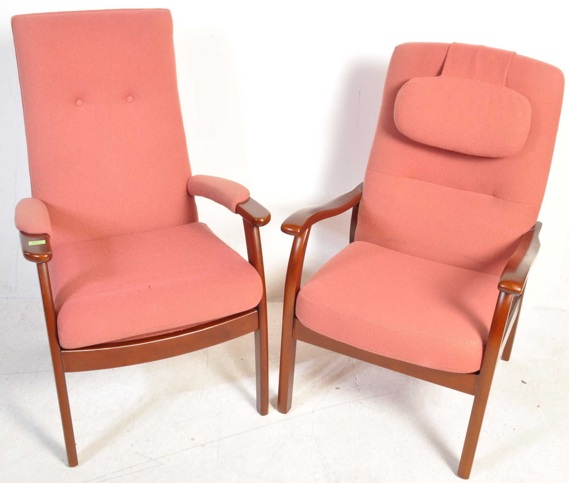 TWO PARKER KNOLL ARMCHAIRS / EASY CHAIRS - Bild 2 aus 4