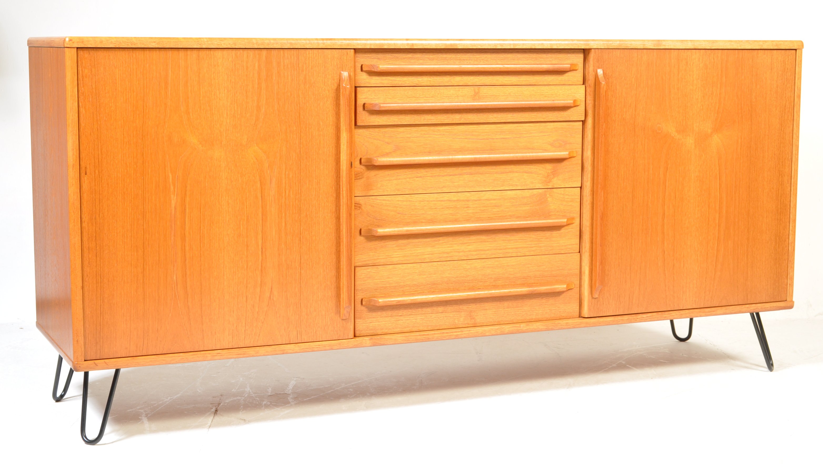 RETRO VINTAGE MID 20TH CENTURY CIRCA 1960S DANISH TEAK SIDEBOARD