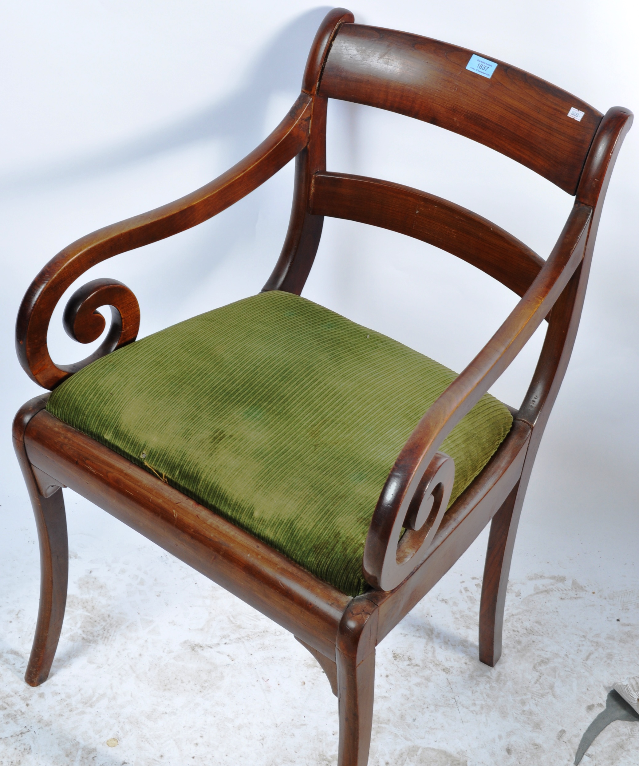 EARLY 19TH CENTURY REGENCY MAHOGANY SCROLLED ARM CHAIR - Image 4 of 8