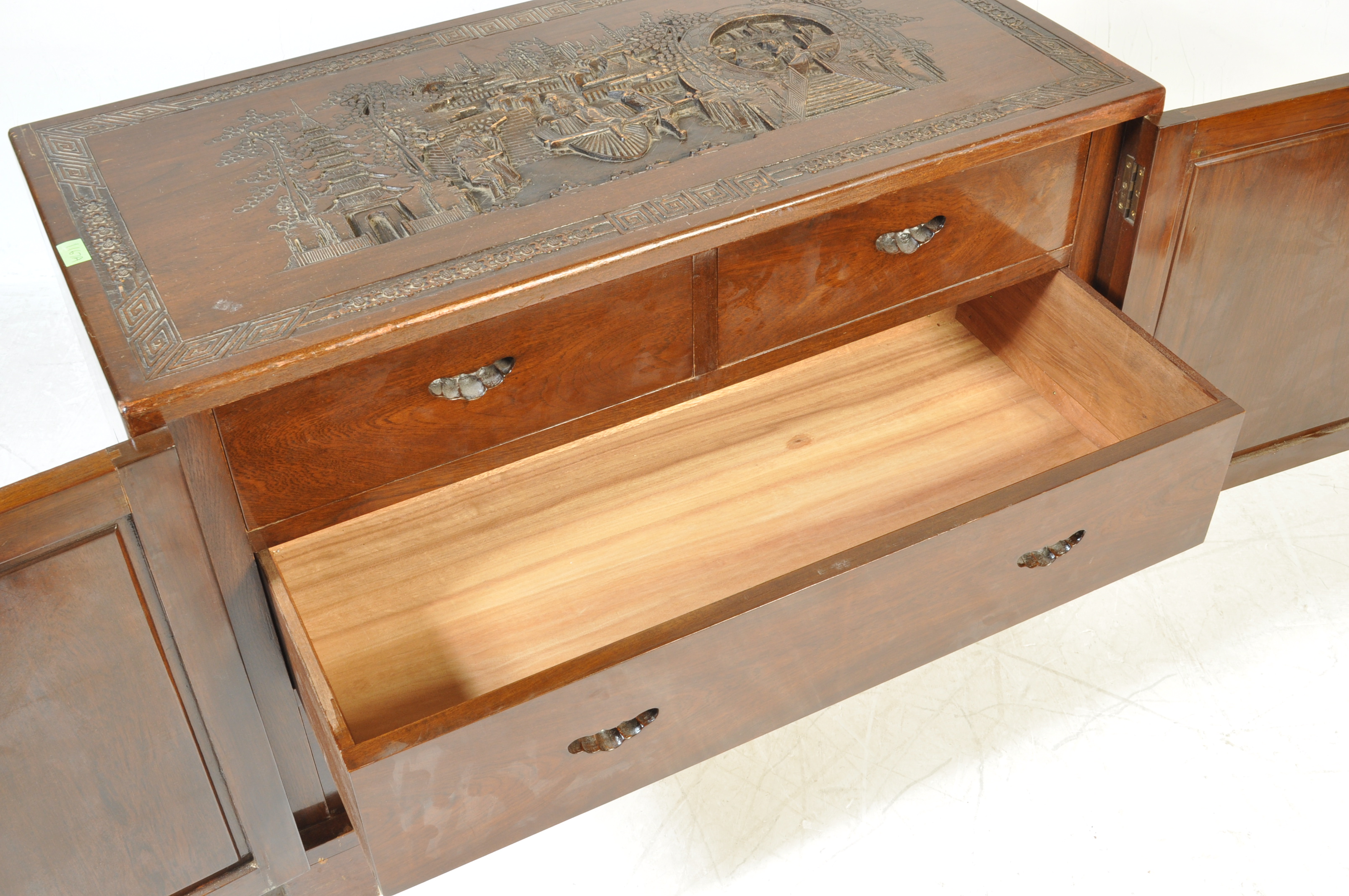 VINTAGE MID 20TH CENTURY CHINESE HARDWOOD CHEST - Image 8 of 11