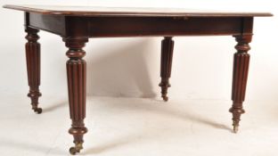 19TH CENTURY VICTORIAN MAHOGANY DINING TABLE