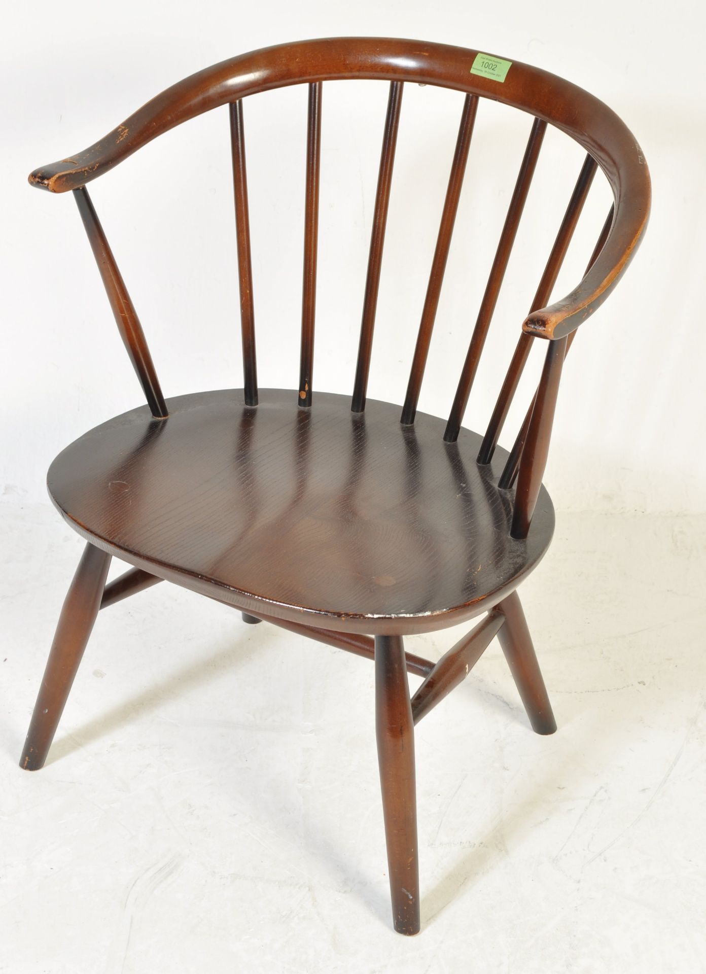 MID 20TH CENTURY COWHORN CHILDREN CHAIR BY ERCOL - Bild 2 aus 6