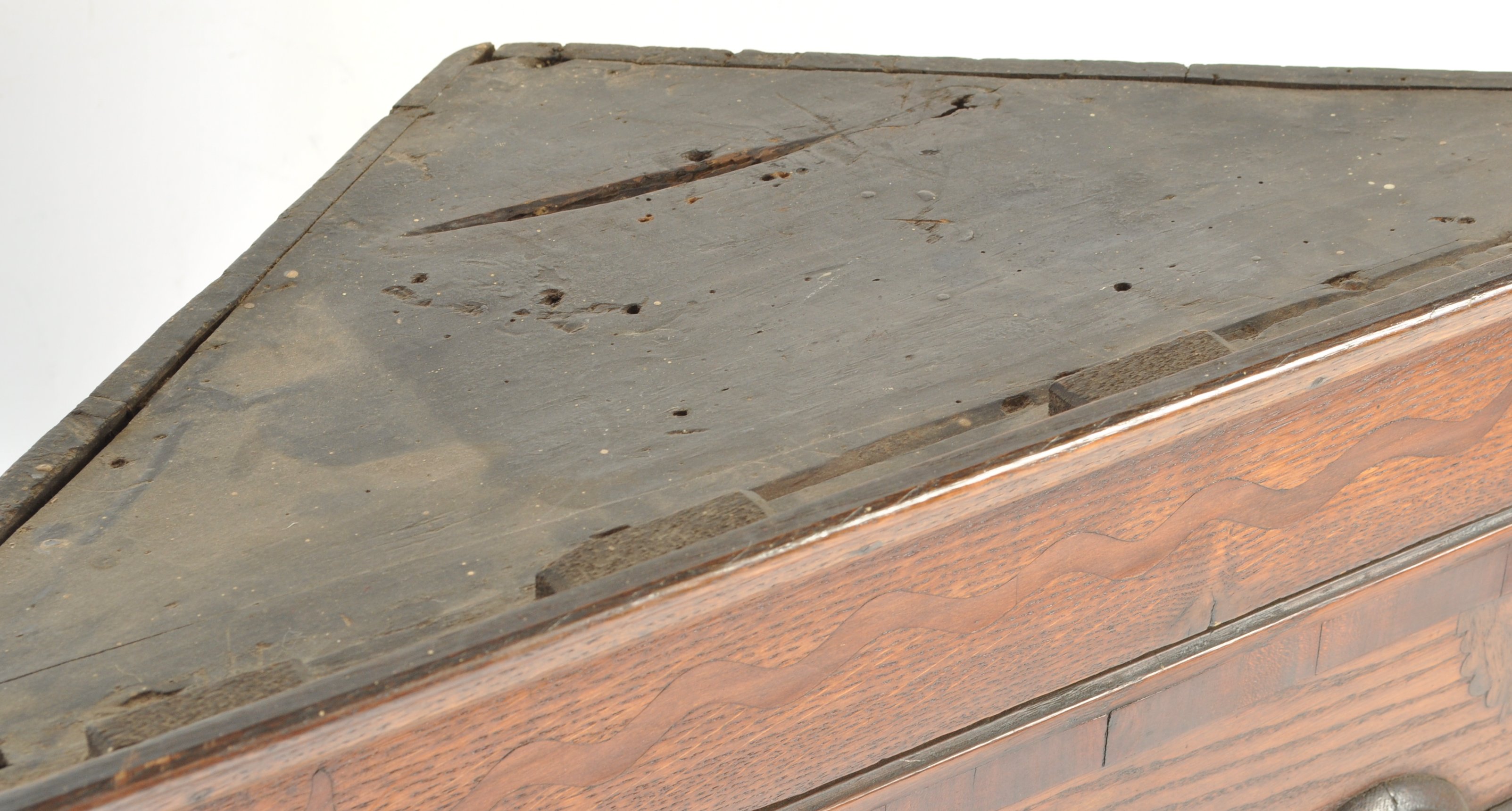 AN 18TH CENTURY GEORGE III OAK CORNER CUPBOARD - Image 2 of 5