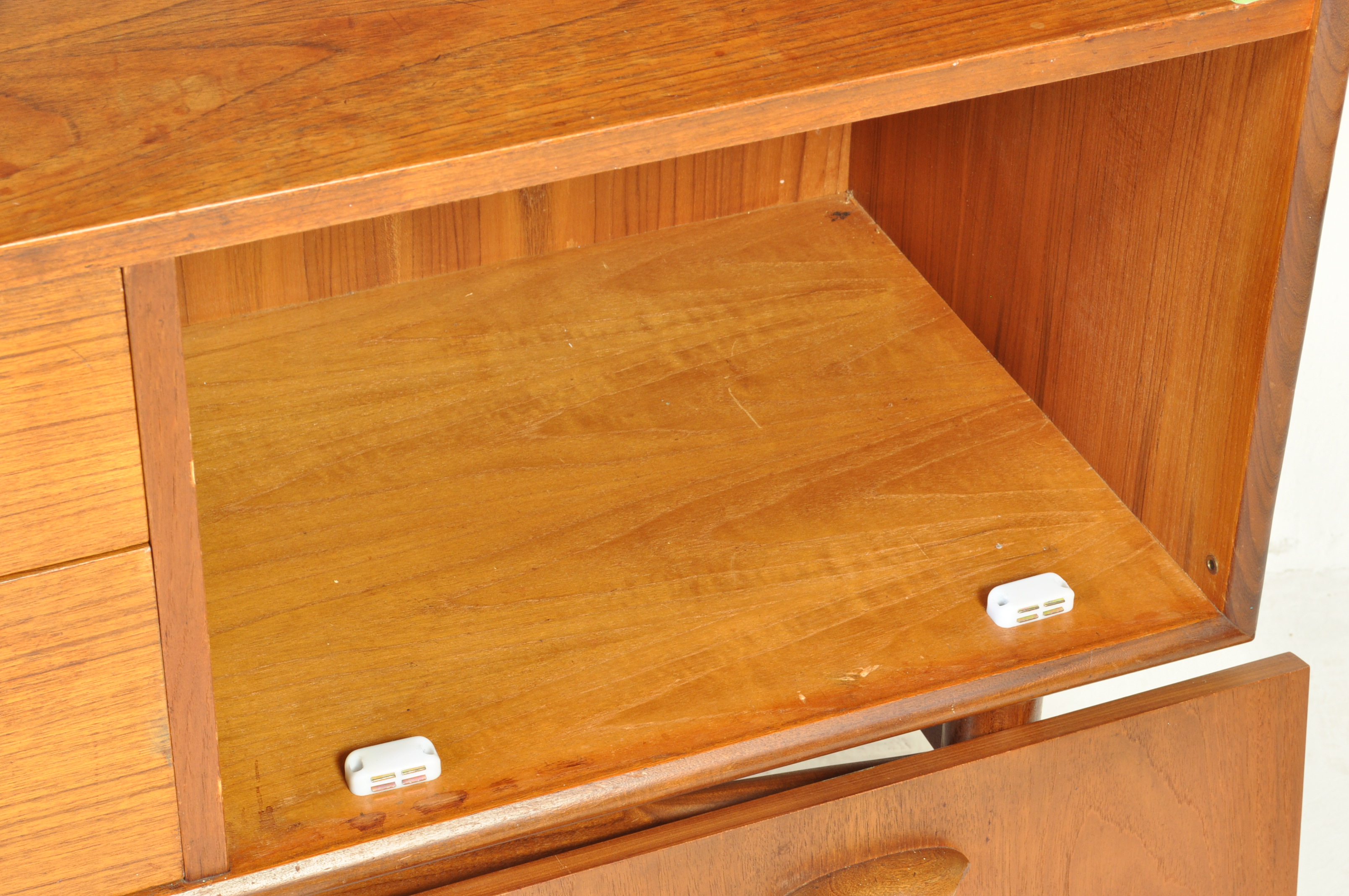 RETRO G PLAN HIGHBOARD SIDEBOARD CREDENZA - Image 9 of 10