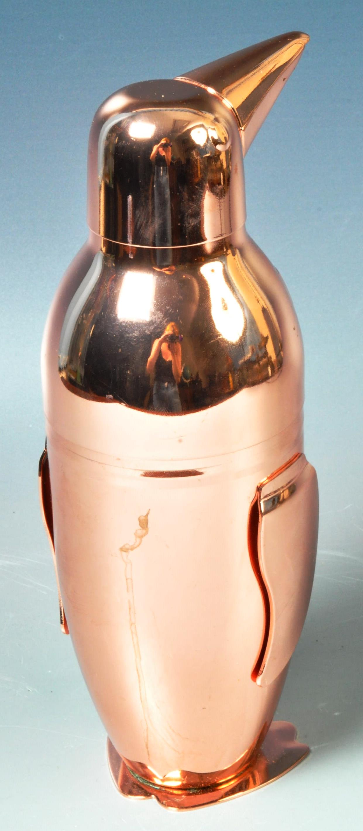 CONTEMPORARY COPPER EFFECT COCKTAIL SHAKER IN THE FORM OF A PENGUIN - Image 5 of 6