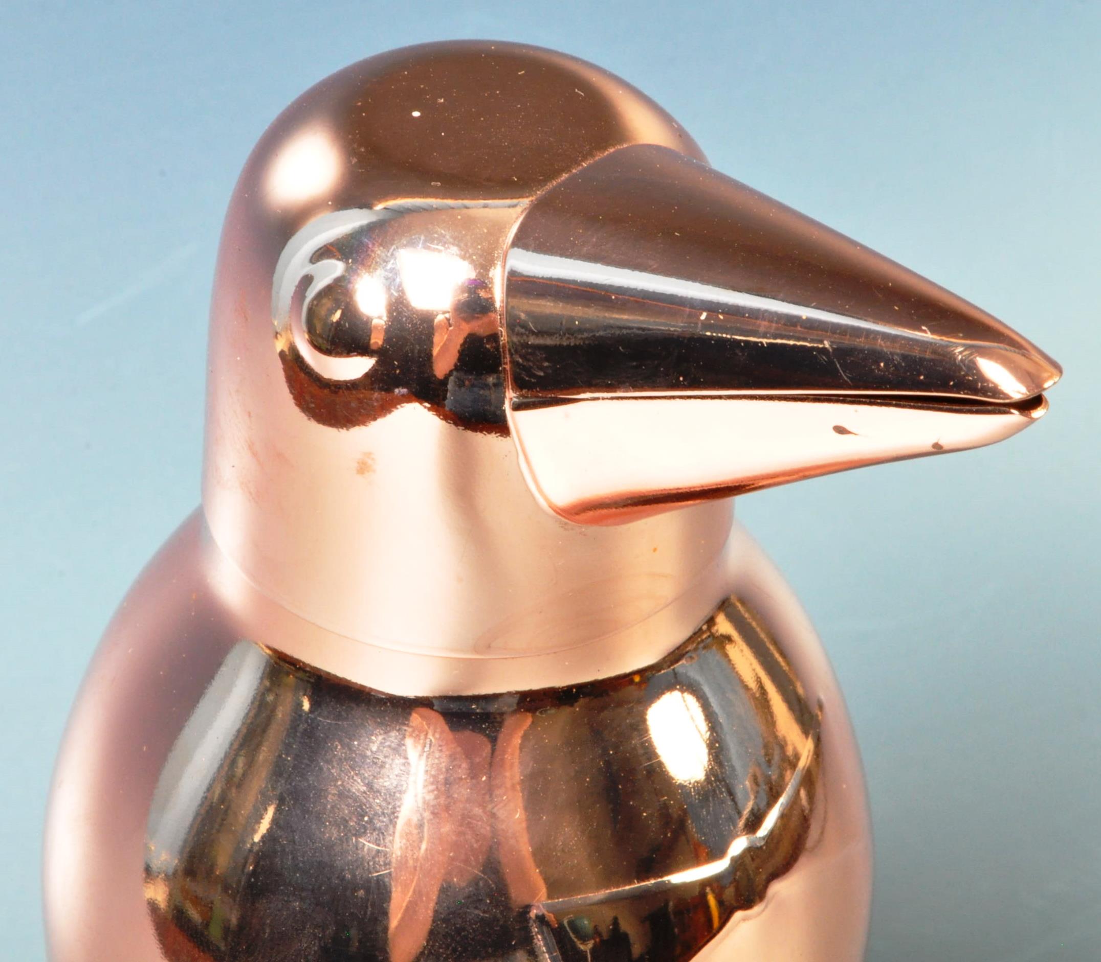 CONTEMPORARY COPPER EFFECT COCKTAIL SHAKER IN THE FORM OF A PENGUIN - Image 2 of 6