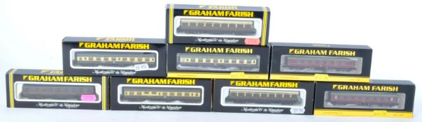 COLLECTION OF GRAHAM FARISH N GAUGE MODEL RAILWAY CARRIAGES