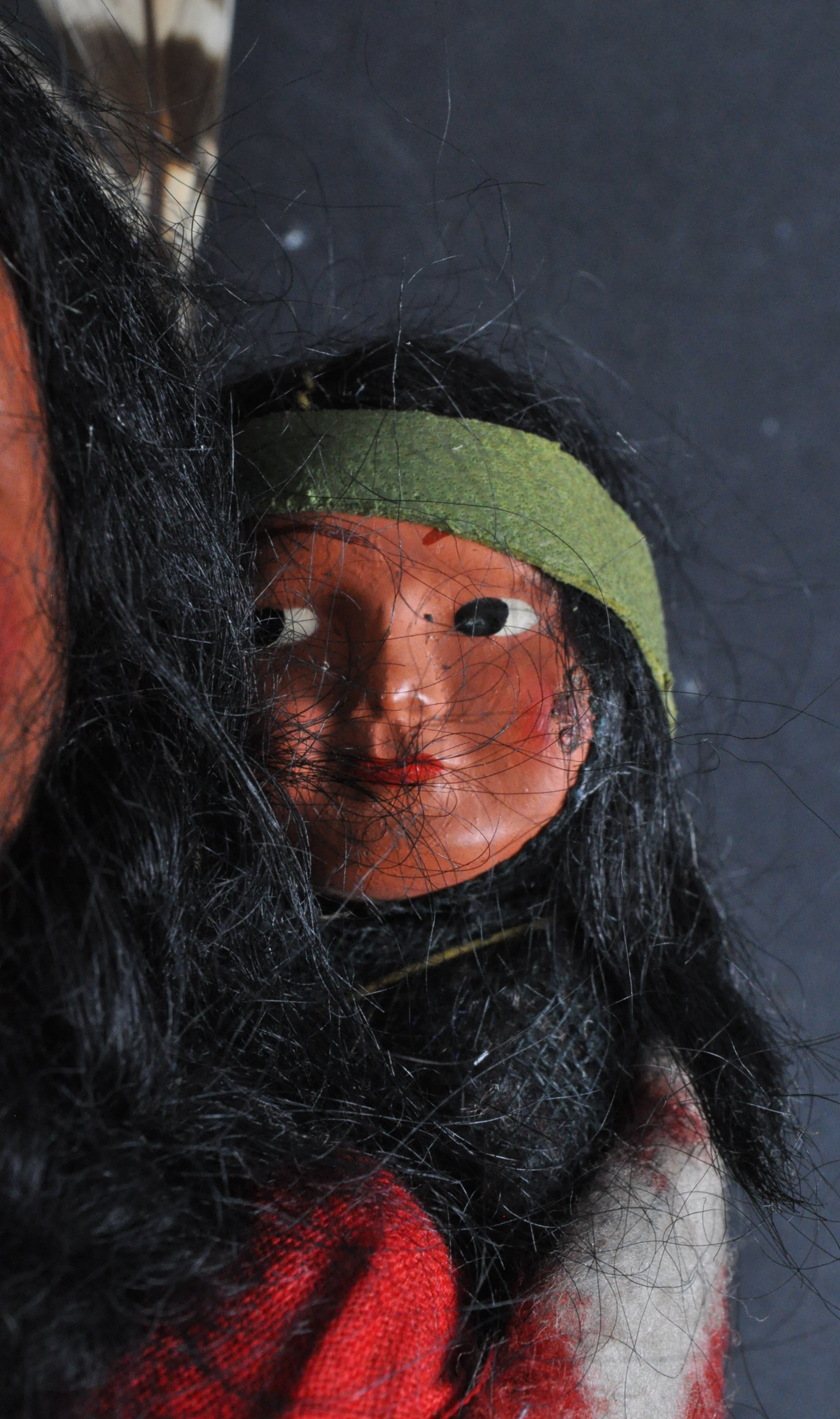 TWO EARLY 20TH CENTURY AMERICAN INDIAN SKOOKUM DOLLS - Image 4 of 6