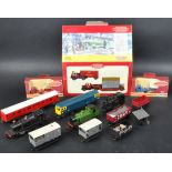 COLLECTION OF ASSORTED 00 GAUGE MODEL RAILWAY ITEMS