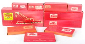 COLLECTION OF VINTAGE HORNBY DUBLO 00 GAUGE MODEL RAILWAY ITEMS