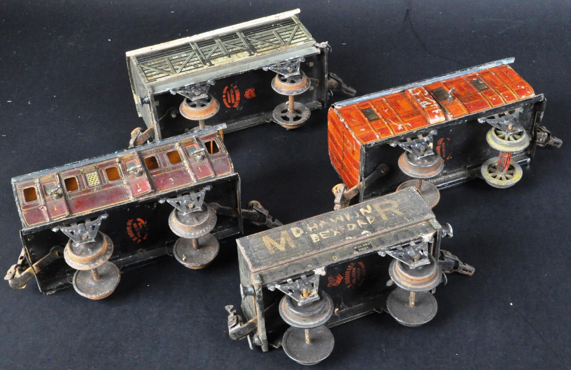MARKLIN / A. W. GANAGE LTD - COLLECTION OF 0 GAUGE TINPLATE ROLLING STOCK - Image 6 of 6