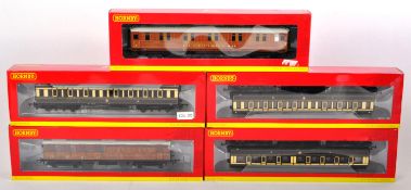 COLLECTION OF X5 HORNBY 00 GAUGE MODEL RAILWAY CARRIAGES