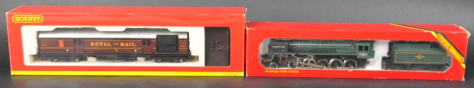 HORNBY 00 GAUGE MODEL RAILWAY LOCOMOTIVE & ROYAL MAIL CARRIAGE