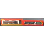 HORNBY 00 GAUGE MODEL RAILWAY LOCOMOTIVE & ROYAL MAIL CARRIAGE