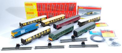 COLLECTION OF ASSORTED 00 GAUGE MODEL RAILWAY ITEMS