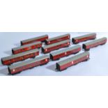 COLLECTION OF X10 VINTAGE HORNBY 00 GAUGE TINPLATE CARRIAGES