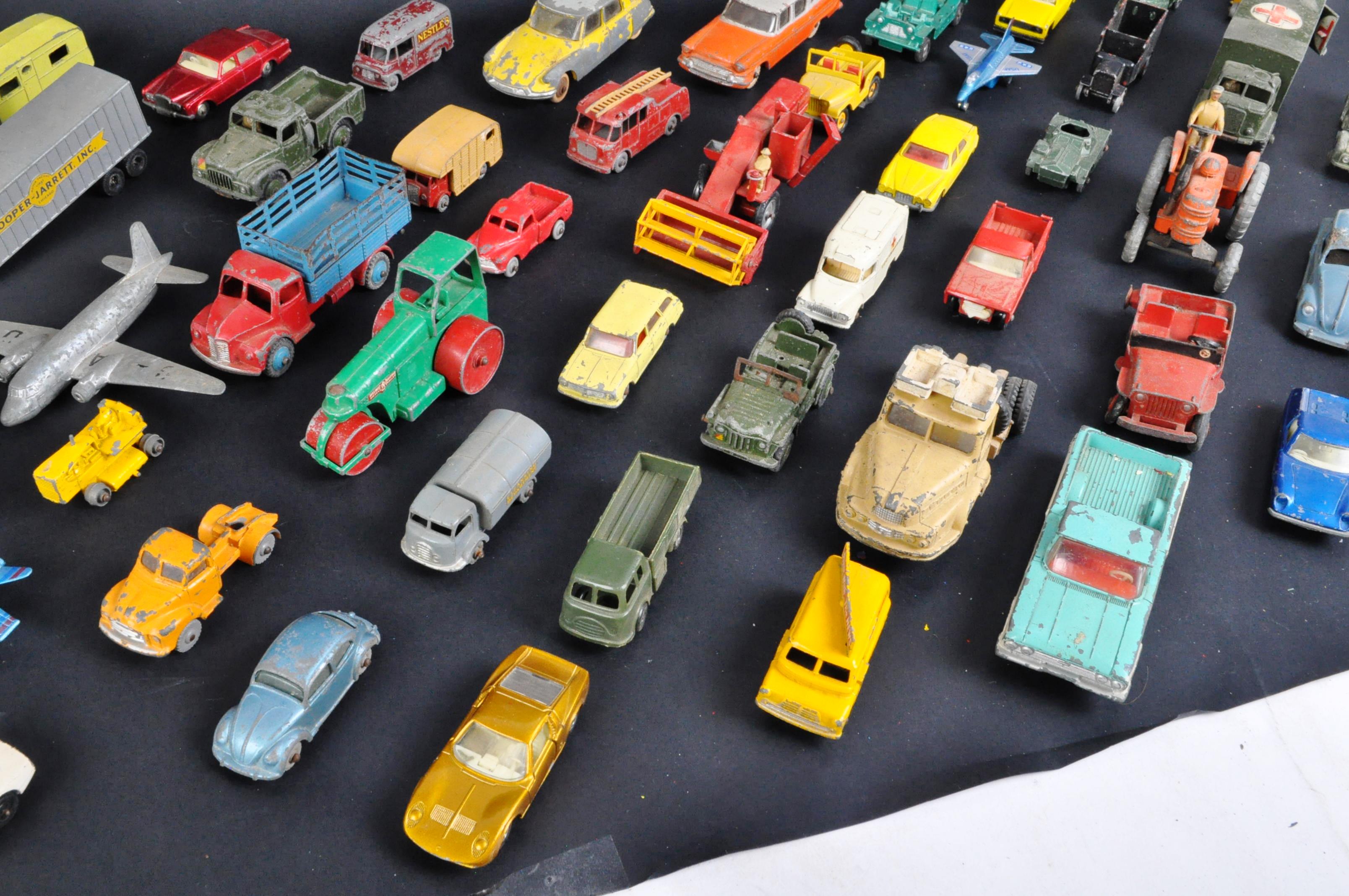 LARGE COLLECTION OF ASSORTED VINTAGE DIECAST MODELS - Bild 7 aus 9