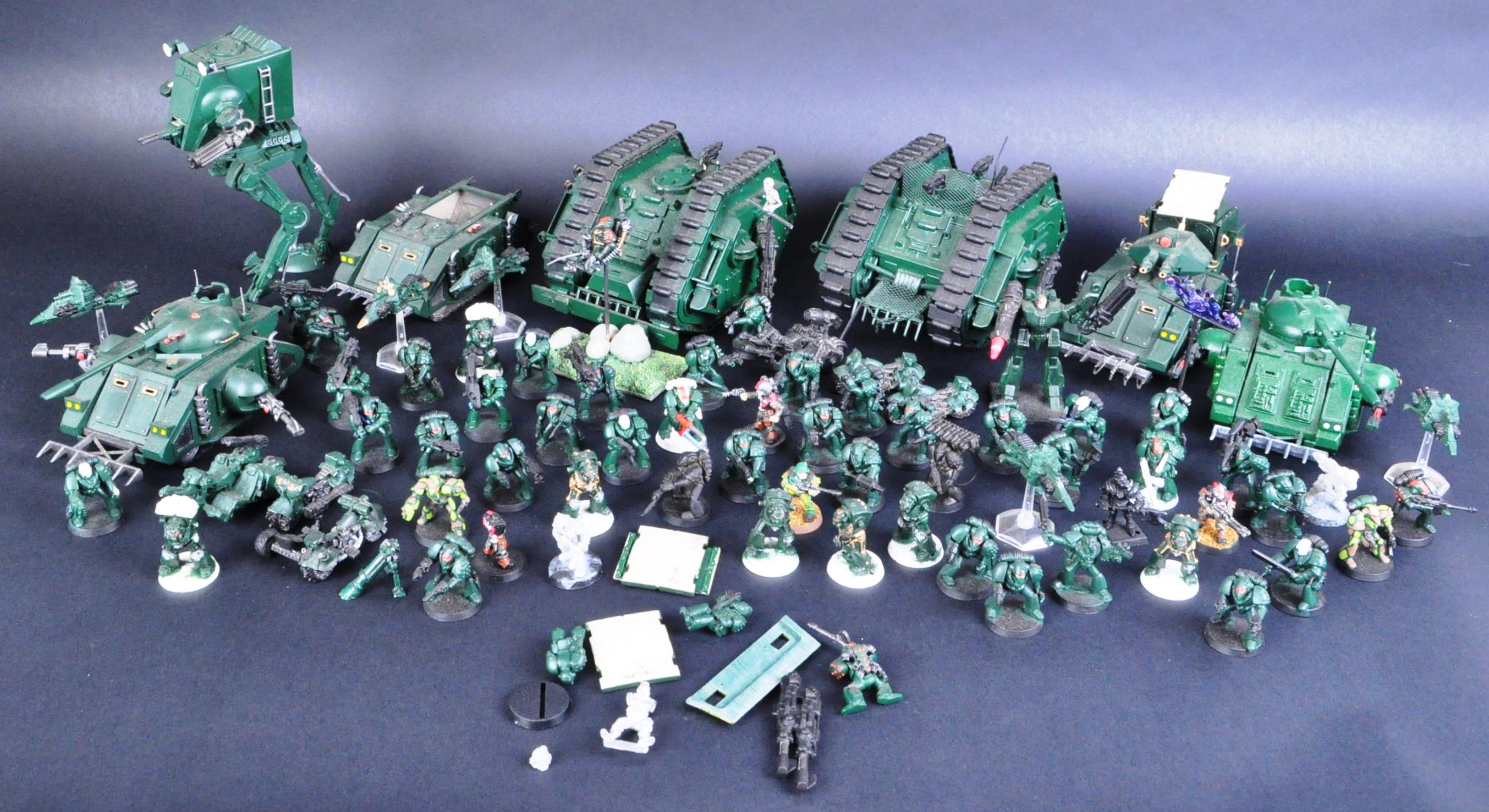 COLLECTION OF ASSORTED WARHAMMER VINTAGE 40K FIGURES