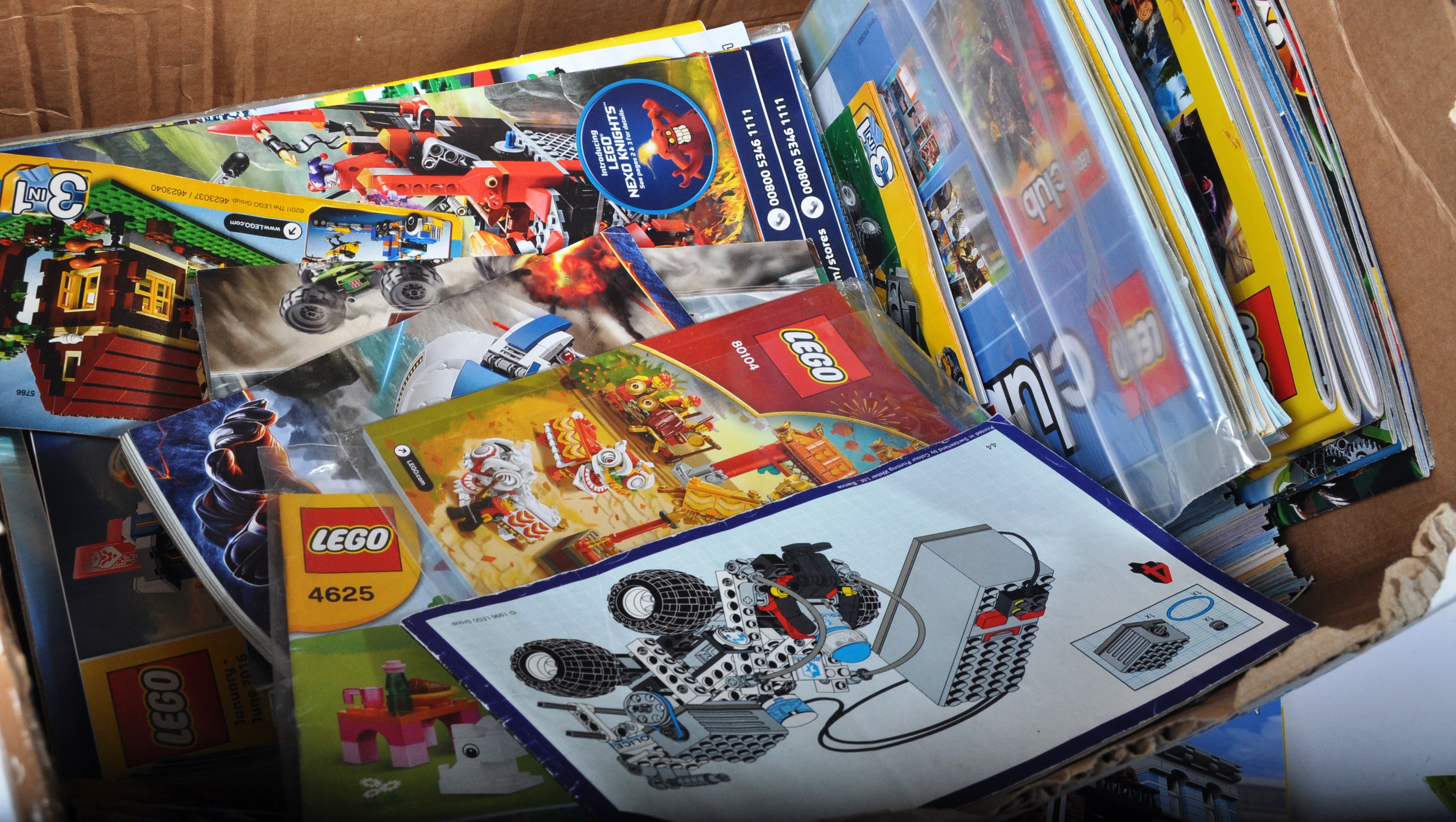 LARGE QUANITY OF LEGO INSTRUCTION MANUALS, BOOKS & MAGAZINES - Image 9 of 9