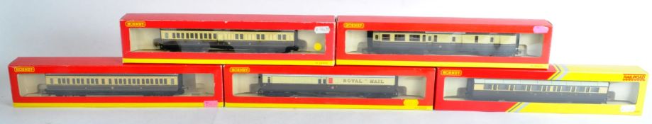 COLLECTION OF X5 HORNBY 00 GAUGE MODEL RAILWAY CARRIAGES