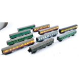 COLLECTION OF X10 ASSORTED 00 GAUGE MODEL RAILWAY COACHES