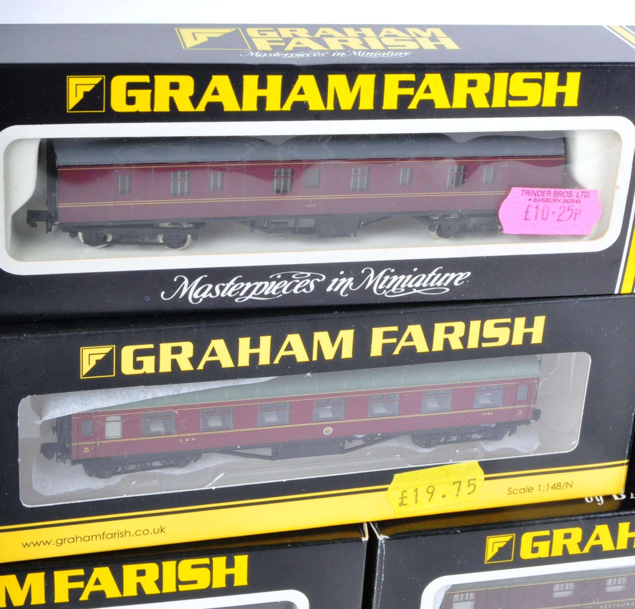 COLLECTION OF GRAHAM FARISH N GAUGE MODEL RAILWAY CARRIAGES - Image 4 of 5