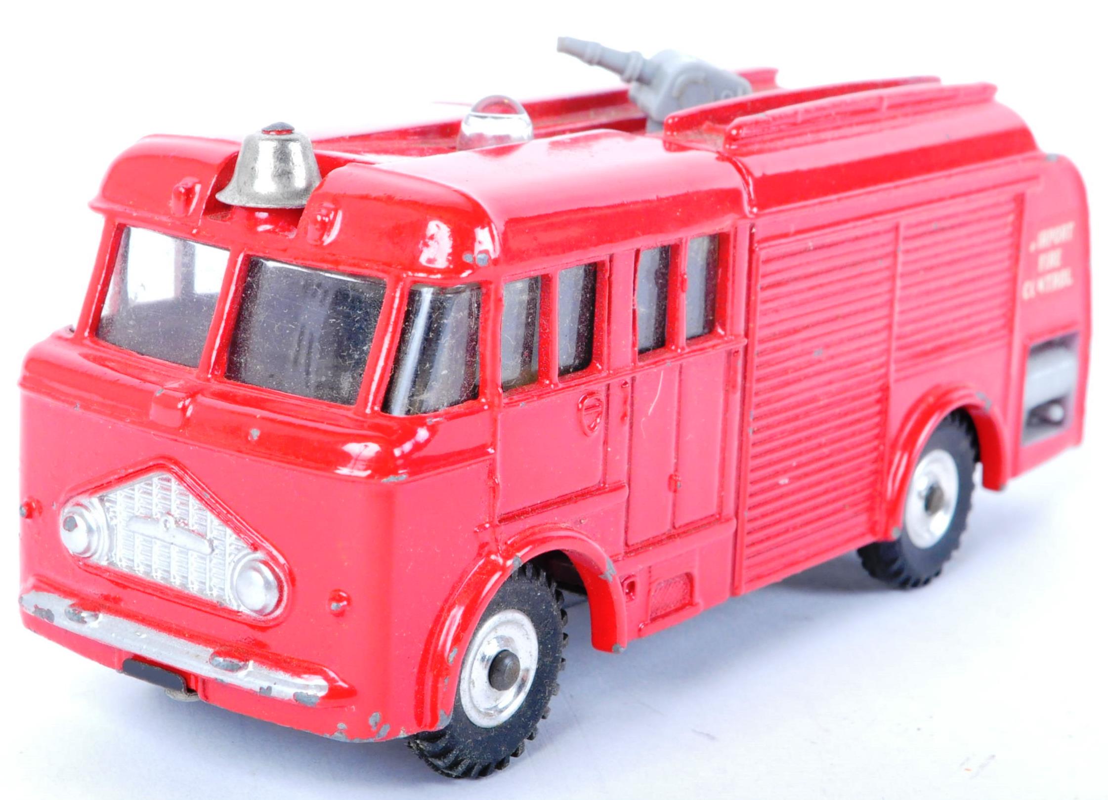 ORIGINAL VINTAGE DINKY TOYS DIECAST MODEL 276 AIRPORT FIRE TENDER - Image 2 of 6