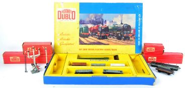 COLLECTION OF ASSORTED HORNBY DUBLO MODEL RAILWAY ITEMS