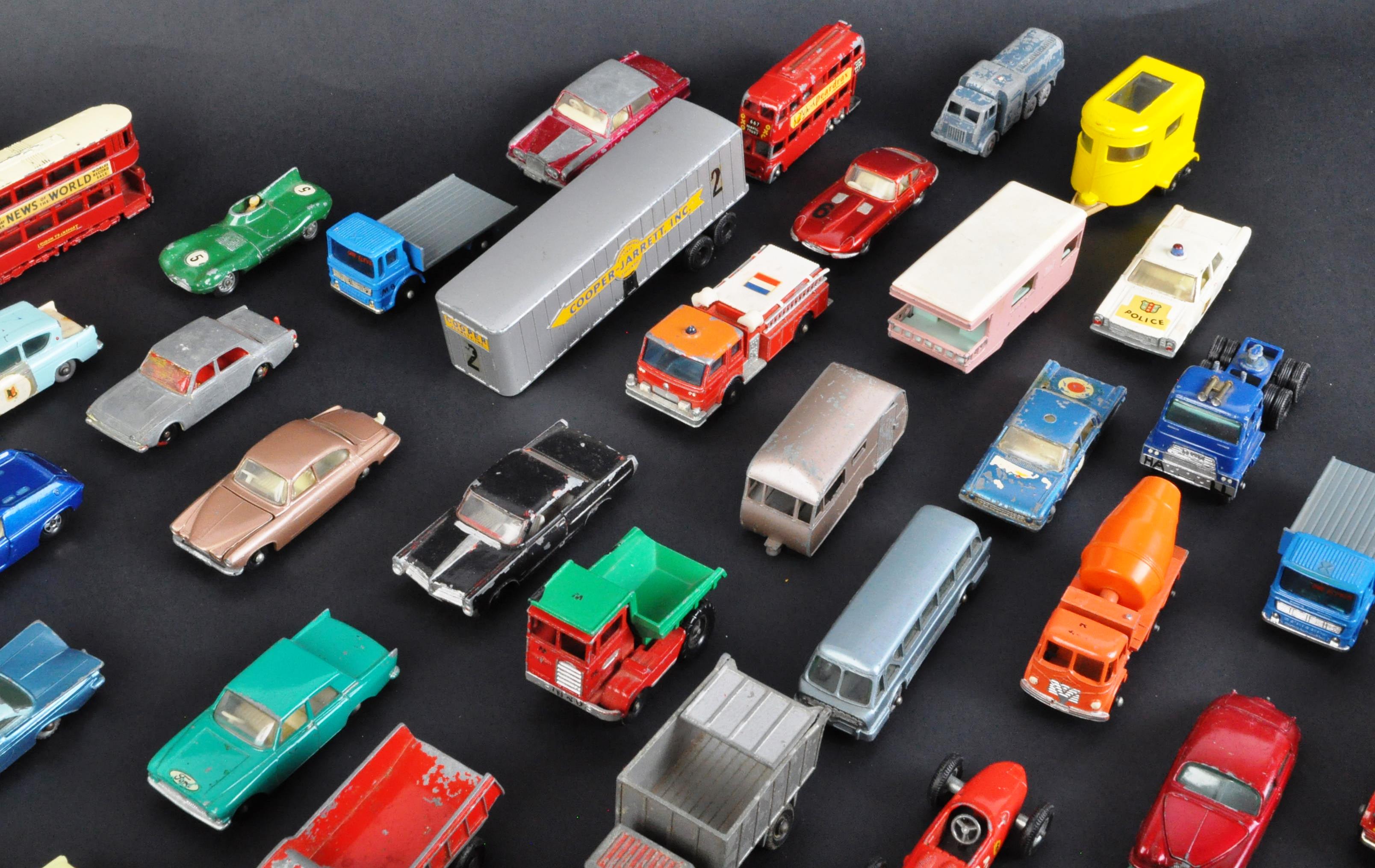 LARGE COLLECTION OF VINTAGE LESNEY DIECAST MODEL CARS - Bild 4 aus 6