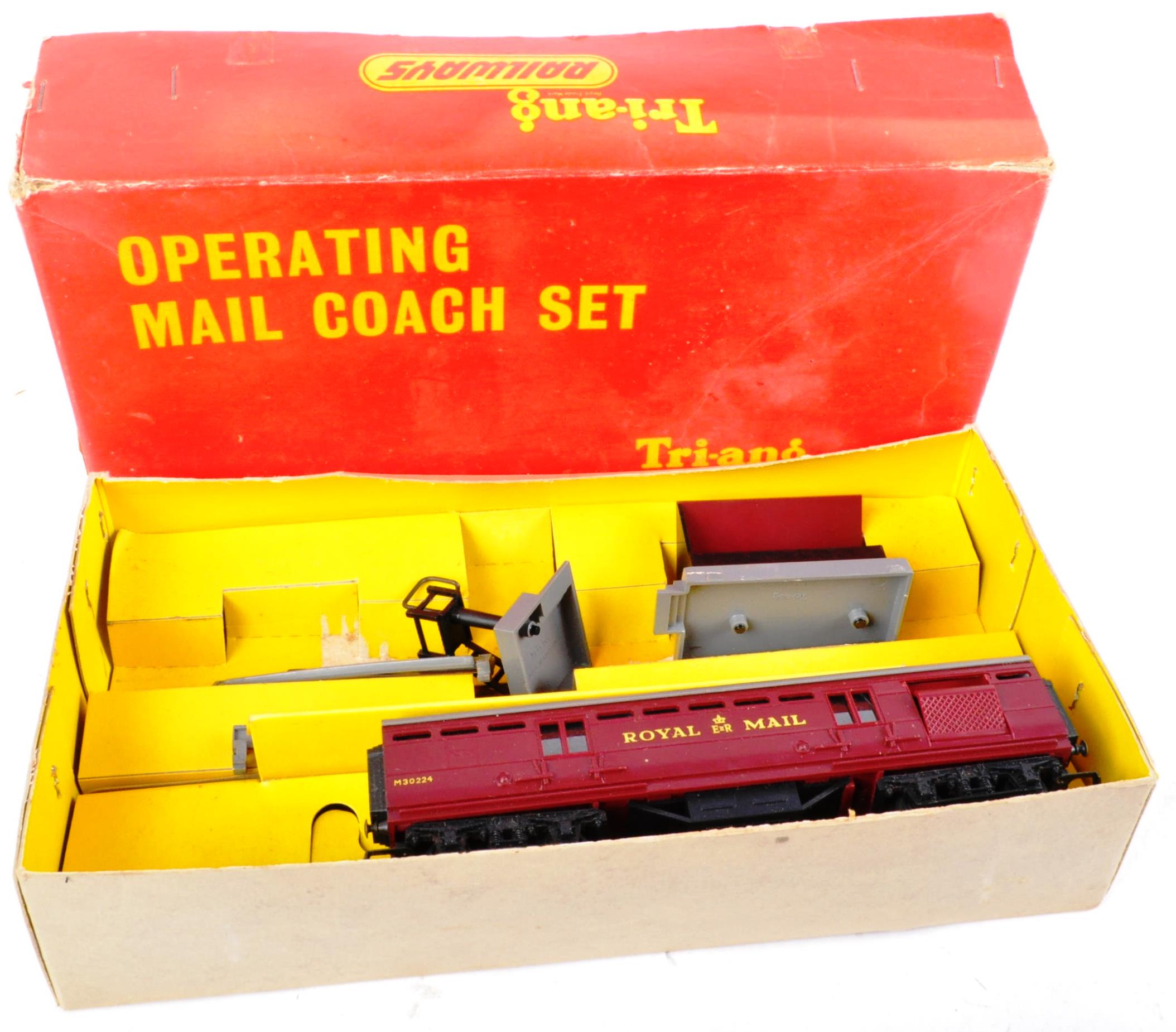 COLLECTION OF ASSORTED HORNBY TRIANG 00 GAUGE TRAIN SET ITEMS - Image 6 of 6