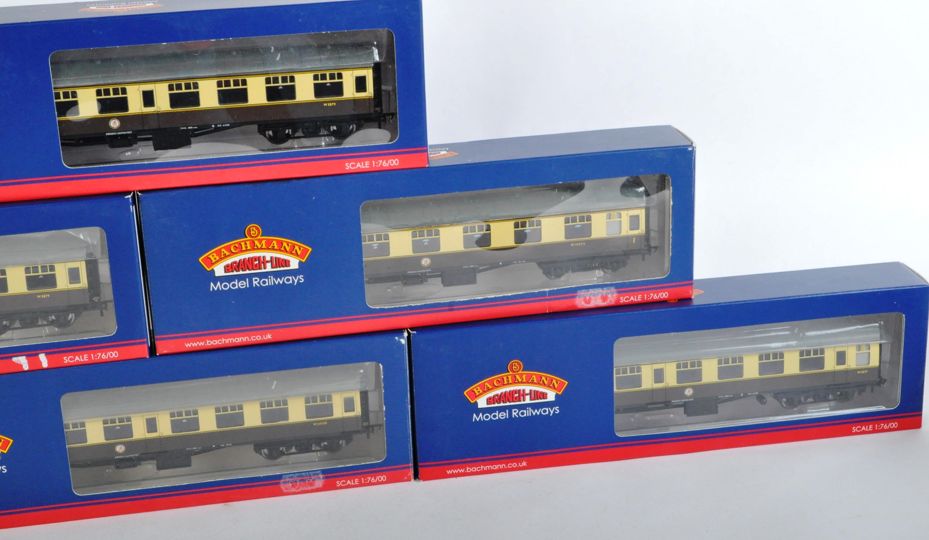 COLLECTION OF X6 BACHMANN 00 GAUGE MODEL RAILWAY CARRIAGES - Image 4 of 5