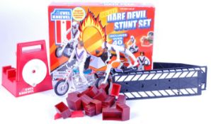 EVEL KNIEVEL - DELUXE DARE DEVIL STUNT SET + EXTRAS