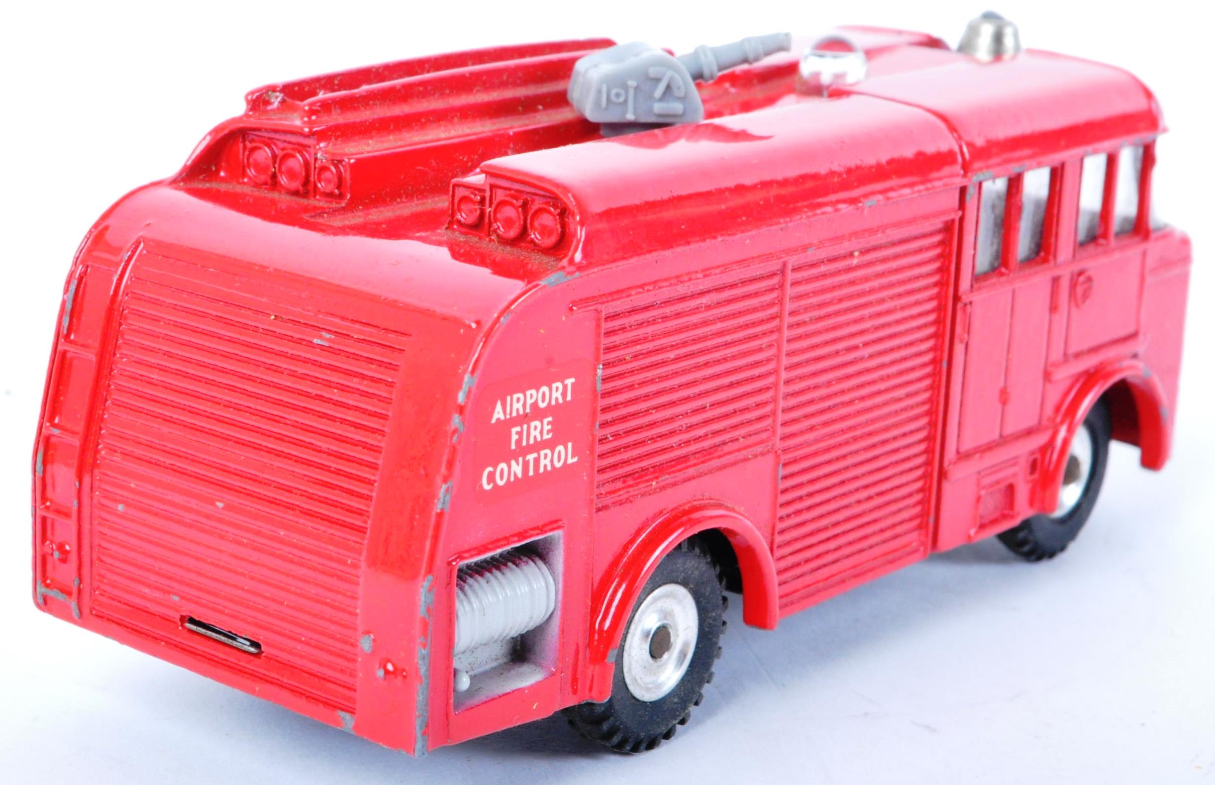 ORIGINAL VINTAGE DINKY TOYS DIECAST MODEL 276 AIRPORT FIRE TENDER - Image 3 of 6