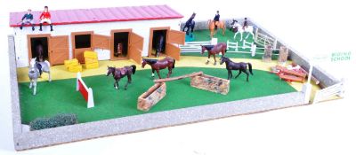 VINTAGE BRITAINS PLAYCRAFT RIDING SCHOOL DIORAMA & HORSES