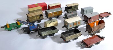 COLLECTION OF ASSORTED HORNBY 0 GAUGE MODEL RAILWAY WAGONS