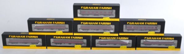 COLLECTION OF GRAHAM FARISH N GAUGE MODEL RAILWAY CARRIAGES