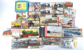 LARGE COLLECTION OF ASSORTED PLASTIC MODEL KITS