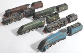 COLLECTION OF ASSORTED 00 GAUGE TRAINSET LOCOMOTIVE & TENDERS