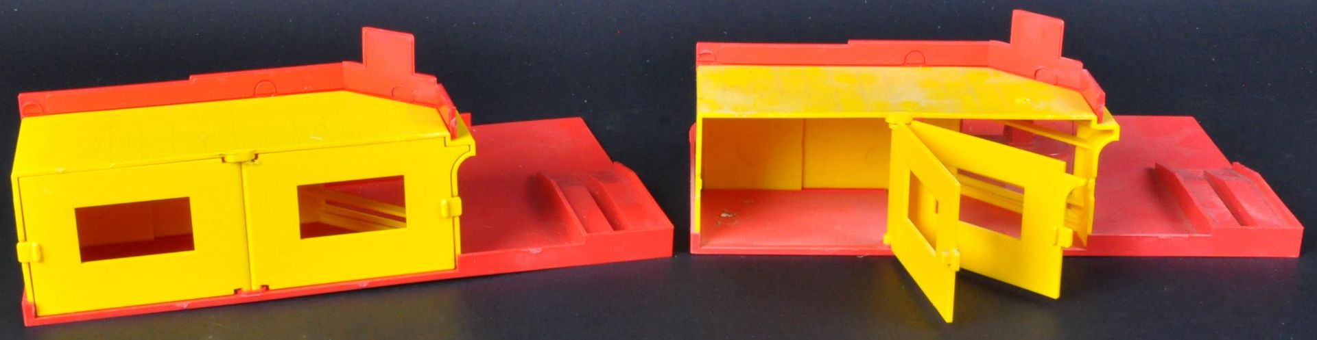 TWO ORIGINAL VINTAGE LESNEY MADE MATCHBOX GARAGES - Image 5 of 5