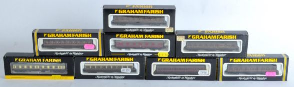 COLLECTION OF GRAHAM FARISH N GAUGE MODEL RAILWAY CARRIAGES